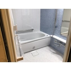 お風呂をよりくつろげる空間に施工致しました。