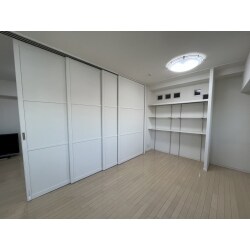 間仕切りできる引戸を増設し、部屋のサイズを気分に応じて変えられるようになりました。