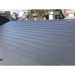 塗膜や補修をしっかりすることで、雨や紫外線によるダメージから家を守り、長期にわたって美しい屋根を保つ事が出来ます！