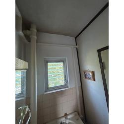 洗面所のカビ除去塗装を行いました。