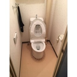 トイレ交換工事を行いました。