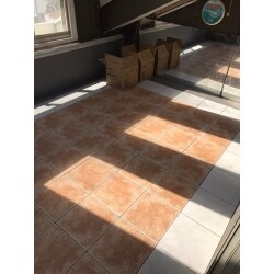 テラス改修工事を行いました。