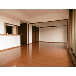 ご入居前のマンションフルリフォーム。和室は洋室に変更してリビングダイニングとひとつながりの広々空間に変更しました。