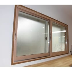 LIXILのインプラスウッドは樹脂製内窓ですが木目調の温かみのあるサッシ枠