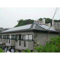 アパートの屋根に高出力太陽光発電システムを設置
