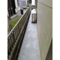 雑草除けのための犬走りコンクリート仕上げ