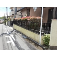 ブロック塀にフェンスを、アプローチに手すりを設置