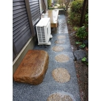 和風の庭をしっとりとした味わいに