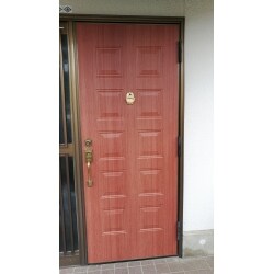あえて塗装でなく、丈夫で工期も短くお手入れしやすいダイノックシートをご提案。ご予算内で、お色目も変えて早く美しい仕上がりに大変ご満足していただきました！