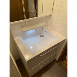 最新のデザイン性と収納力ある洗面台に。