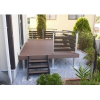お手入れしやすい人工木材ウッドデッキに