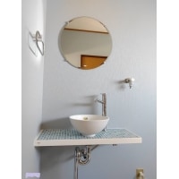 寝室脇のサブ洗面台をお洒落に一新、デザイン性高い手洗い器に。