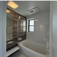 北欧調クロスとTOTOサザナで明るくお洒落な浴室空間に。