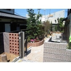 和、洋のお庭をコーディネートしました。