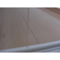 ノンワックス・耐水等の常時ピカピカのフローリングです。