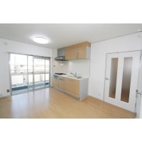 フルリフォーム!!床にタイル調のアクセント!!