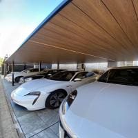 間口14mを活かした 家に美しく調和するカーポート