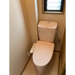お客様がピンクのトイレをご要望だったので、クロスなども薄いピンクを取り入れ統一感ができ、気に入って頂けました。そして現調時にトイレのドアの開閉がおかしいのを営業担当がすぐに直しお客様にも喜んで頂けました。
