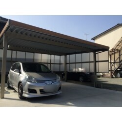 プライベート空間を確保した車庫スペース