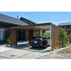 玄関先から車庫を含めた屋根のご相談でした。敷地と建物の位置関係から、門構えを兼ねた車庫をご提案いたしました。LIXILのプラスGカールーフタイプを用いてお家に合わせた和モダンで高級感あるデザインに仕上がりました。柱には機能門柱を仕込み、新築時にこだわって作った表札を再設置しております。郵便物の取り出しも雨に濡れることなく行えます。
