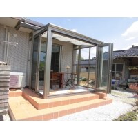 サンルームで過ごすくつろぎの空間