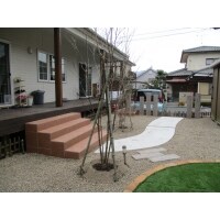 お子様とワンちゃんが安心して遊べる憩いの庭