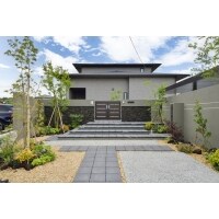 重厚感のあるクローズ外構