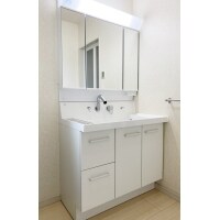 新しい洗面化粧台で、朝の身支度も快適!