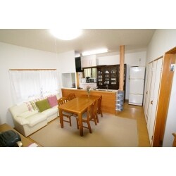 対面式のキッチンにすることによって、大人数で集まってもコミュニケーションを取りながら作業ができるようにしました。