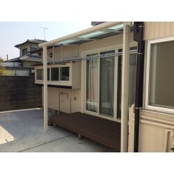 雑草と倉庫を取り除いて、ウッドデッキを作りました！