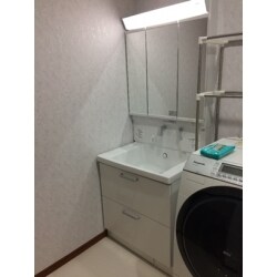 クロス・クッションフロアをホワイト基調にすることで広く感じられるように。