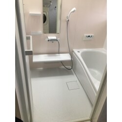 浴室内のクラックを補強したので、安心して浴室に入れるようになりました。