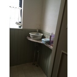 お客様がご自身で作られた手洗い器や腰壁。素敵です。