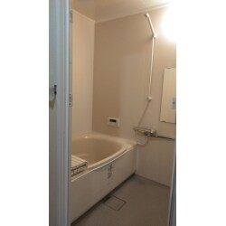 老朽化による水漏れが原因でユニットバスを交換しました