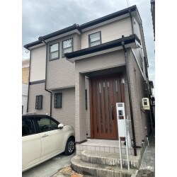 外壁塗装や玄関ドア交換等の外回り工事から室内の水廻り設備交換工事を行いました