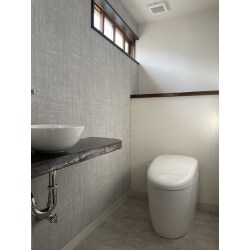 タイル張りのトイレからお手入れしやすいトイレへ
