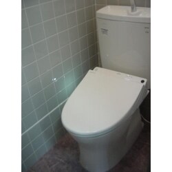 洋式トイレになりお客様にも安心して使っていただけるようになりました。機能も自動開閉・自動洗浄の最新ﾀｲﾌﾟになり使いやすくなりました。ＴＯＴＯの最新機種で４．８Ｌの節水型で知らないうちにエコに貢献できるのも良いですね。