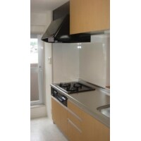 光が差し込む明るいキッチンに大変身