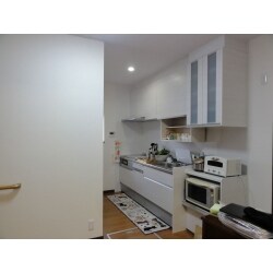 ＬＩＸＩＬのシエラ　Ｉ型キッチンとスリム収納を設置し、雑然としていたキッチンが明るくきれいになりました。