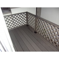 庭にデッキを作製し、広く見えるようにしたリフォーム