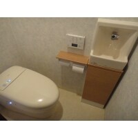 シンプルで飽きのこない浴室、洗面、トイレ