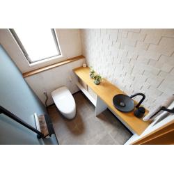 新築の建売住宅を購入してから15年。初のリフォームに際して既存部分との美しい融合を目指しました。