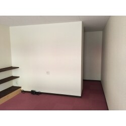 事前に使う様子を想像していただき必要なコンセントの位置や置かれる書類に合わせた棚の設置などで使いやすい仕事空間になりました。