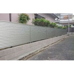 街並みにしっくりと馴染むフェンスへ