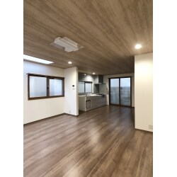 中古物件を購入され、水廻り・内装リフォームをご希望でした。
奥様のセンスで落ち着きのあるシックな雰囲気が漂う、とても素敵なお住まいになりました。