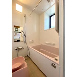 可変性の高いタカラスタンダードのシステムバスを導入することで、浴室サイズを縮小し、より断熱性と清掃性を高めることができました。