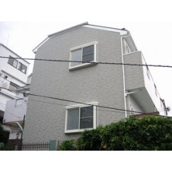 この度のお客様はリフォーム情報サイトよりのお問合せで施工させて頂きました。
外壁塗装と一面のサイディング張りの施工でしたが、サイディングは「光セラ」、塗装はセラミック系でセルフクリーニング機能をもった高級仕様施工です。
完了後は大変ご満足頂くことが出来ました。
お忙しい所現場まで度々おいで頂き、大変なお心遣いを賜りまして誠に有難うございました。
今後とも宜しくお願い申し上げます。