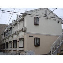 目地部やサッシ廻りは丁寧なシーリングを行い、外壁の色きめでは数パターンのシミュレーションをしお決めに頂きました。