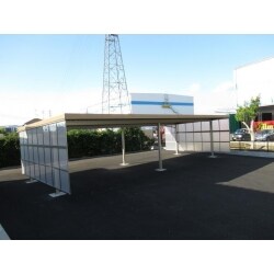 丈夫な折板カーポートです。