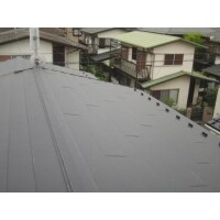屋根材の解体がいらない　屋根カバー工法